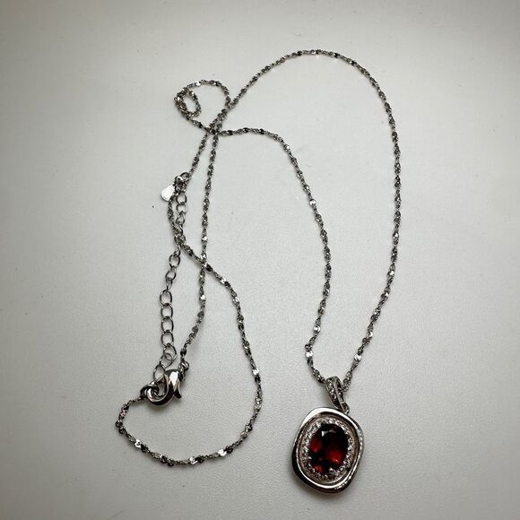 1.3ct Mozambique Garnet with halo of cz diamonds, pendant on a 18" 925 chain! - Picture 3 of 15
